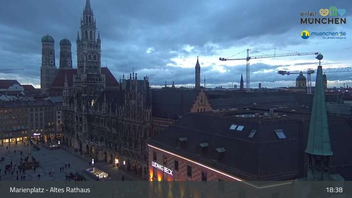 Archiv Foto Webcam Marienplatz München - Altes Rathaus