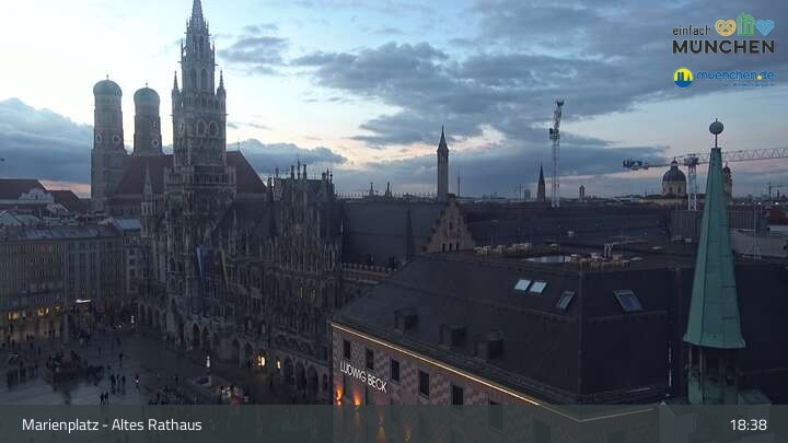 Archived image Webcam Marienplatz Munich, Bavaria