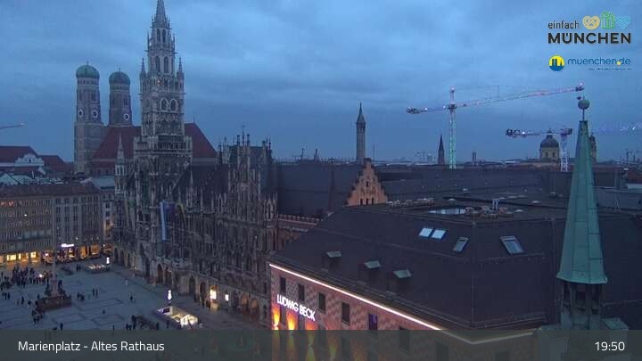 Archiv Foto Webcam Marienplatz München - Altes Rathaus