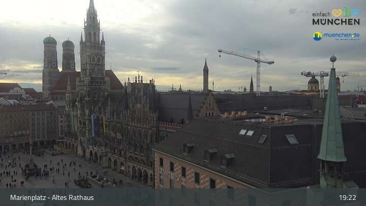 Archiv Foto Webcam Marienplatz München - Altes Rathaus