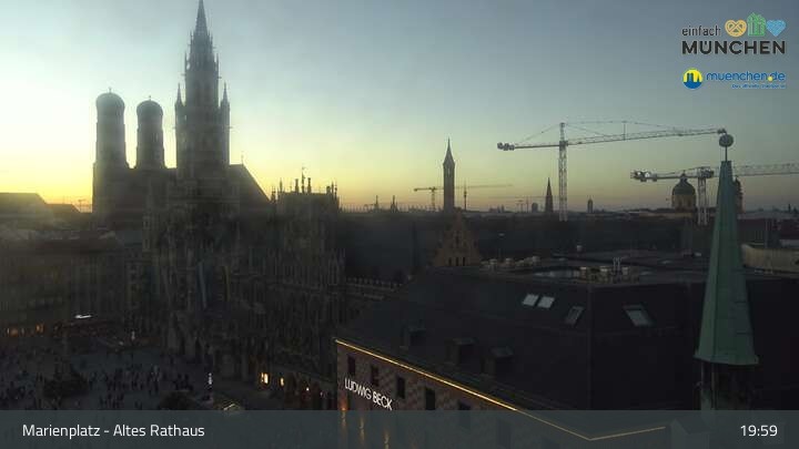 Archived image Webcam Marienplatz Munich, Bavaria