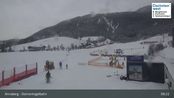 Archived image Webcam Annaberg-Lungötz: Dachstein West - Donnerkogelbahn