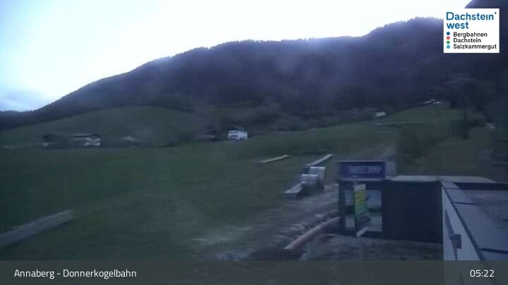 Archived image Webcam Annaberg-Lungötz: Dachstein West - Donnerkogelbahn