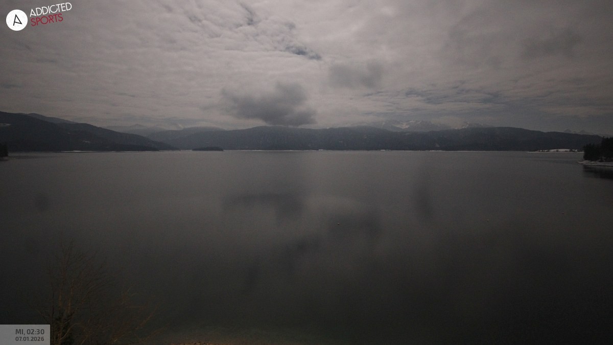 Archived image Webcam Lake Walchensee: View Hotel Karwendelblick