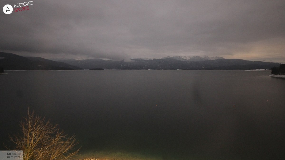 Archived image Webcam Lake Walchensee: View Hotel Karwendelblick