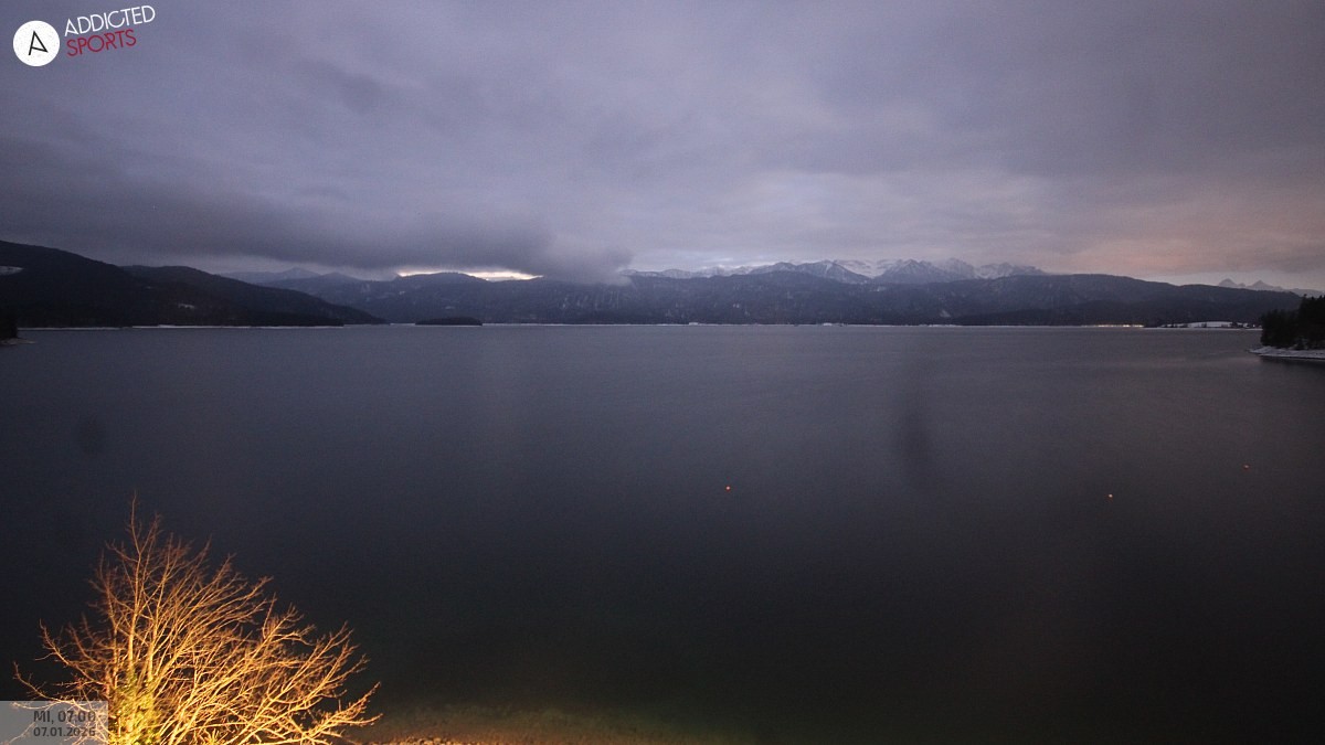 Archived image Webcam Lake Walchensee: View Hotel Karwendelblick