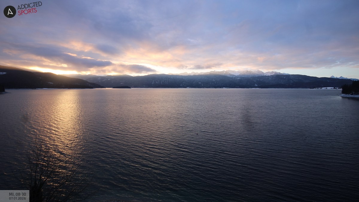 Archived image Webcam Lake Walchensee: View Hotel Karwendelblick