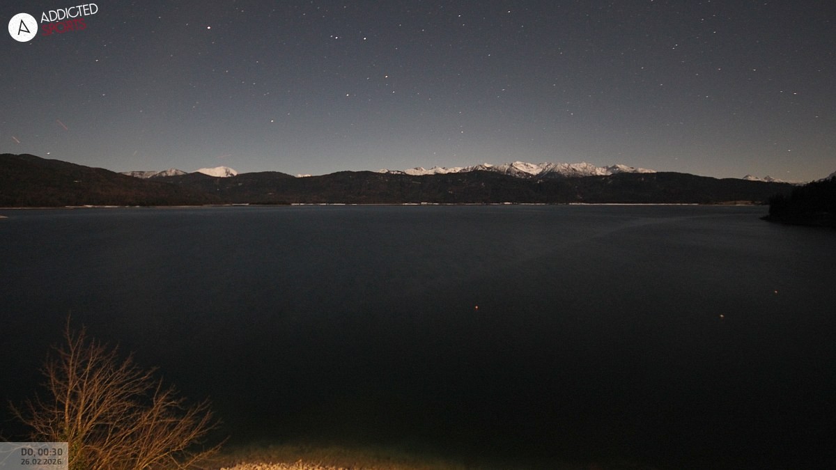 Archived image Webcam Lake Walchensee: View Hotel Karwendelblick