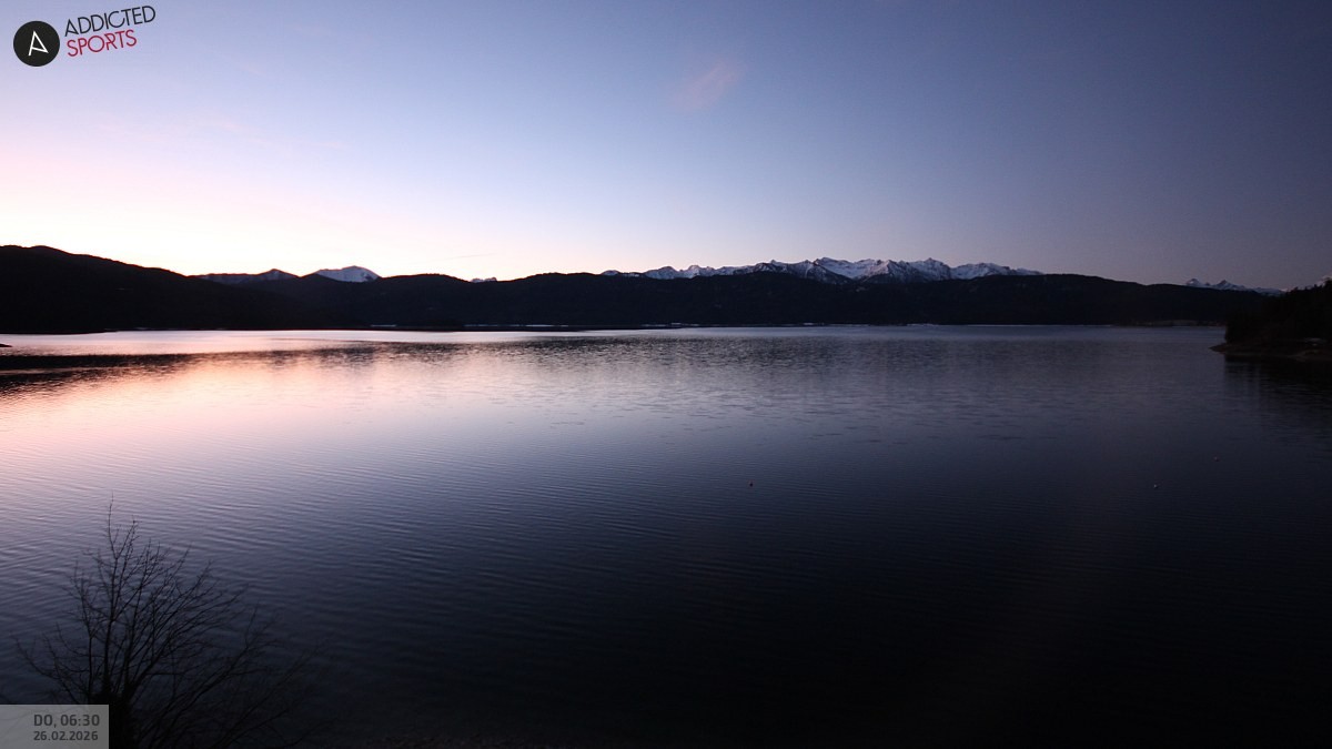 Archived image Webcam Lake Walchensee: View Hotel Karwendelblick