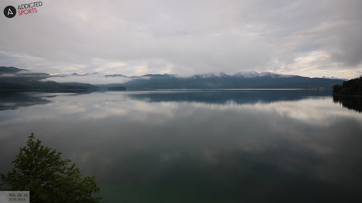 Archived image Webcam Lake Walchensee: View Hotel Karwendelblick