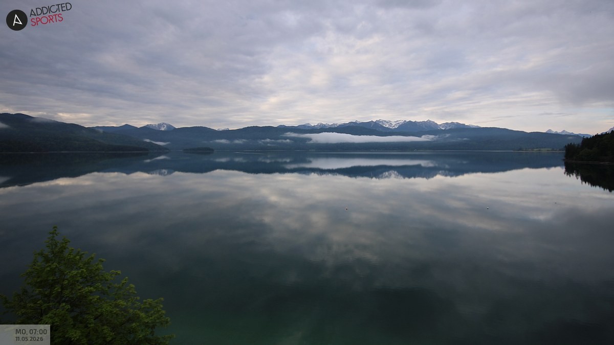 Archived image Webcam Lake Walchensee: View Hotel Karwendelblick