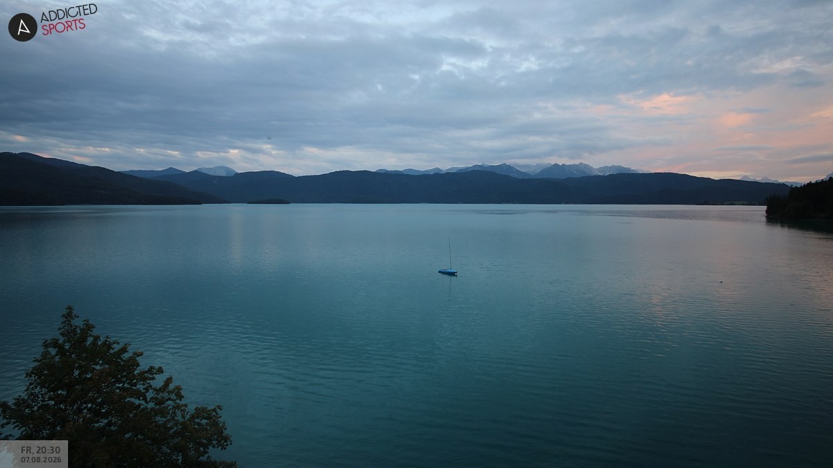 Archived image Webcam Lake Walchensee: View Hotel Karwendelblick