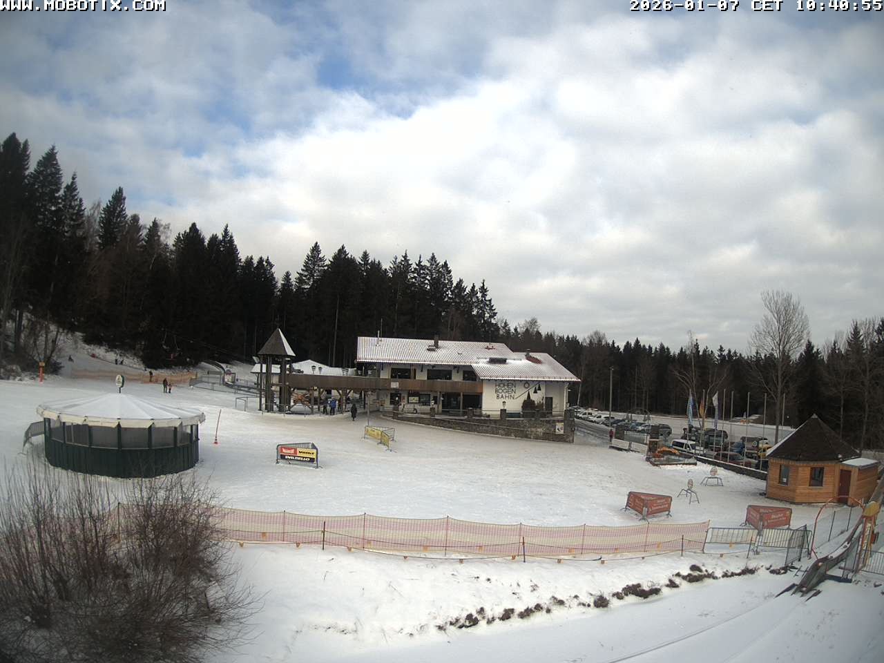 Archiv Foto Webcam Blick zur Talstation am Hohenbogen