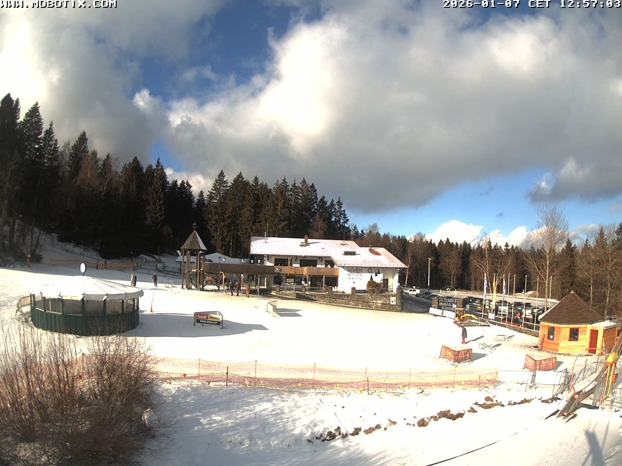 Archiv Foto Webcam Blick zur Talstation am Hohenbogen
