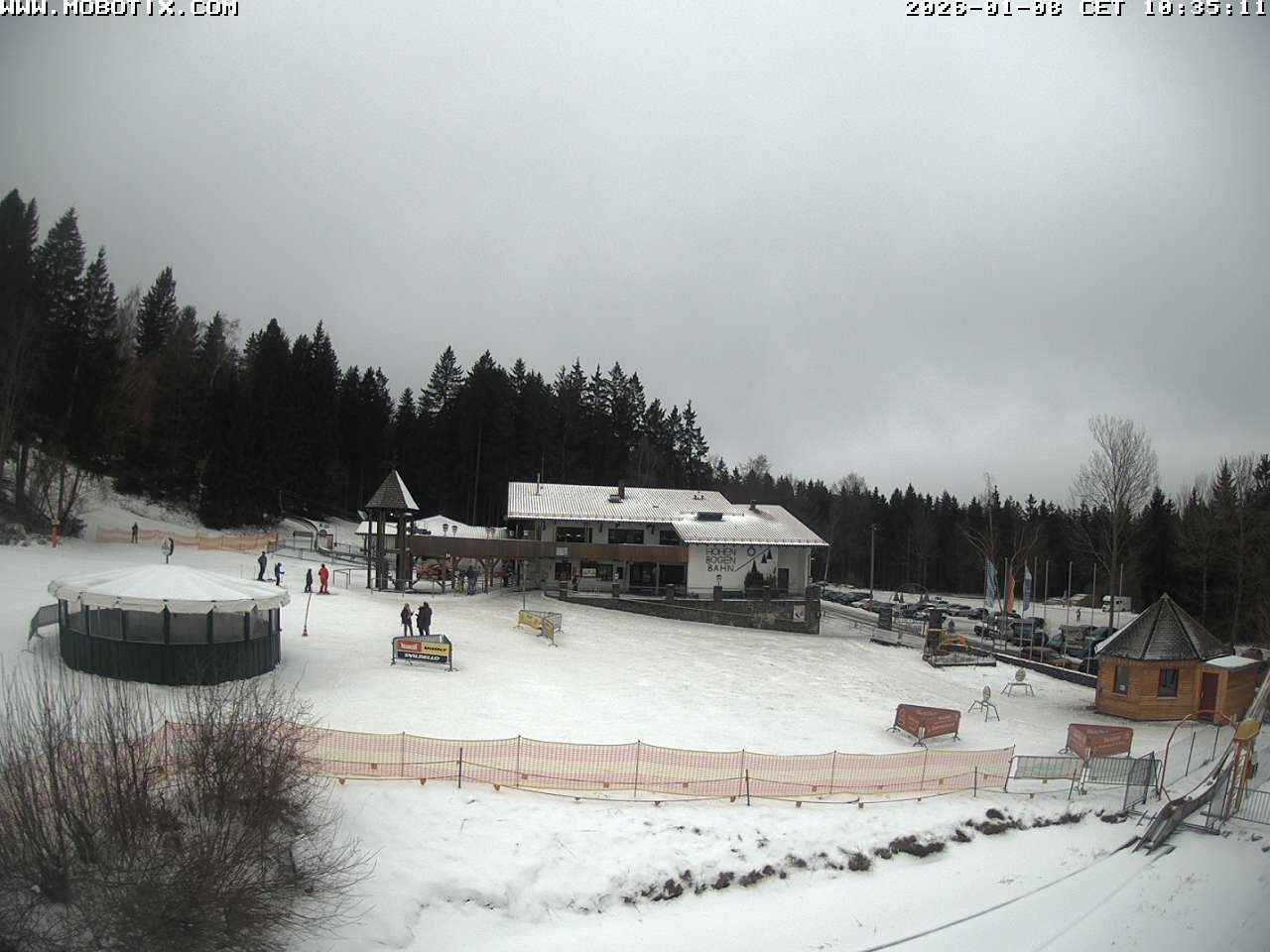 Archiv Foto Webcam Blick zur Talstation am Hohenbogen