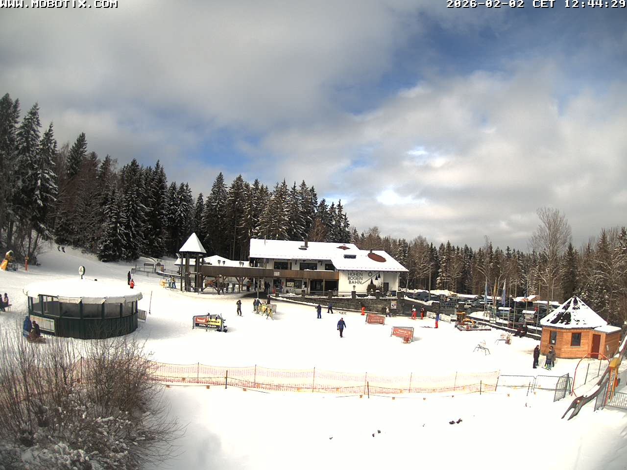 Archiv Foto Webcam Blick zur Talstation am Hohenbogen