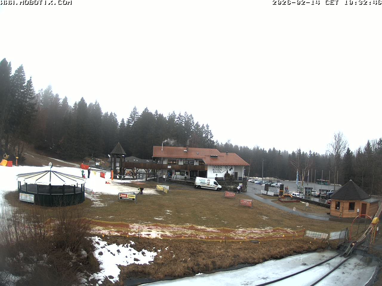 Archiv Foto Webcam Blick zur Talstation am Hohenbogen