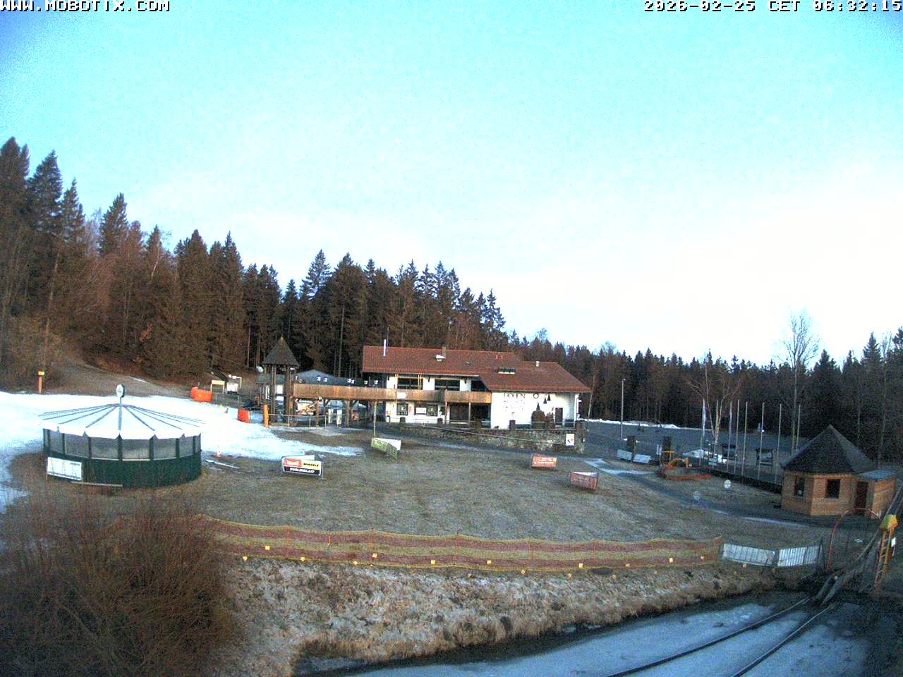 Archiv Foto Webcam Blick zur Talstation am Hohenbogen