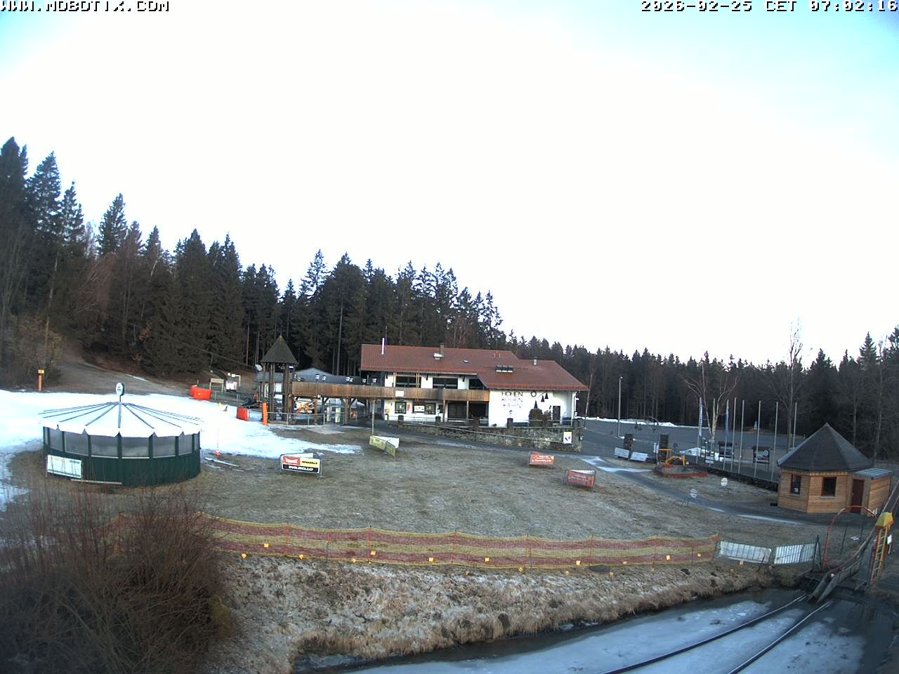 Archiv Foto Webcam Blick zur Talstation am Hohenbogen