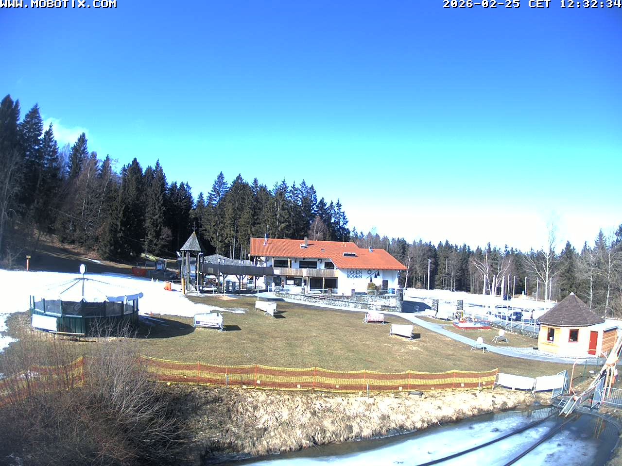 Archiv Foto Webcam Blick zur Talstation am Hohenbogen