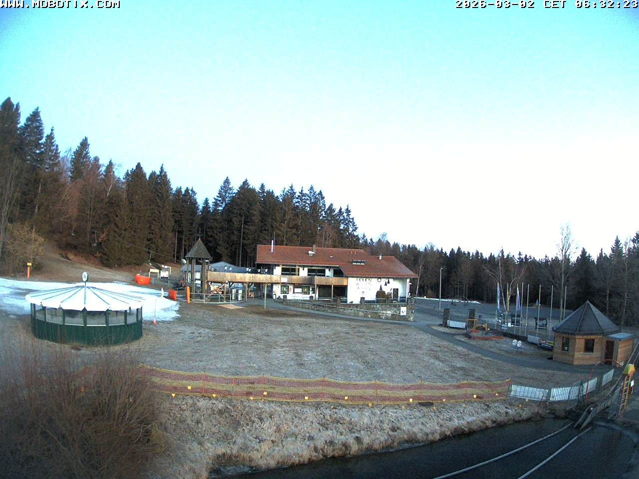 Archiv Foto Webcam Blick zur Talstation am Hohenbogen