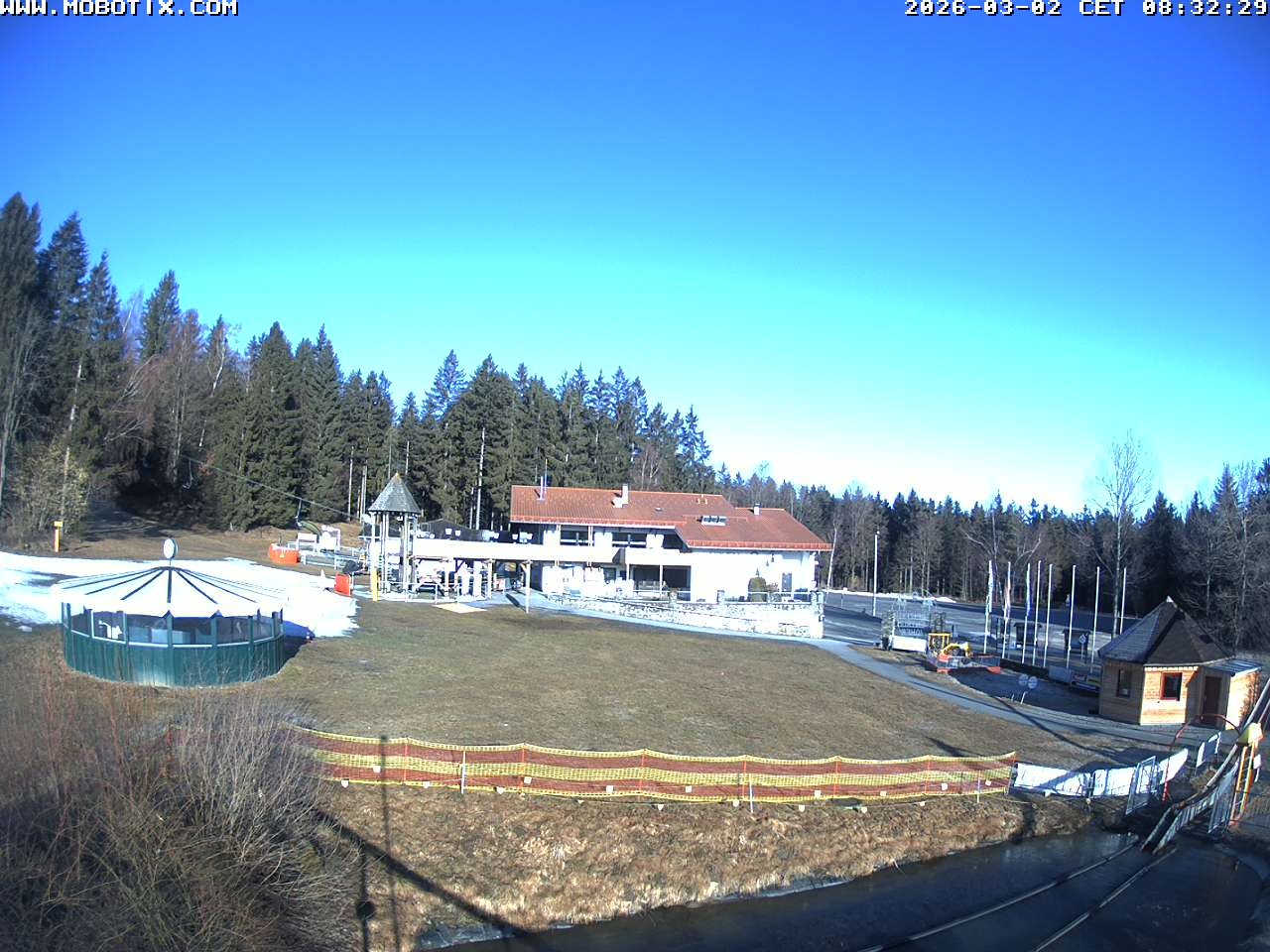 Archiv Foto Webcam Blick zur Talstation am Hohenbogen