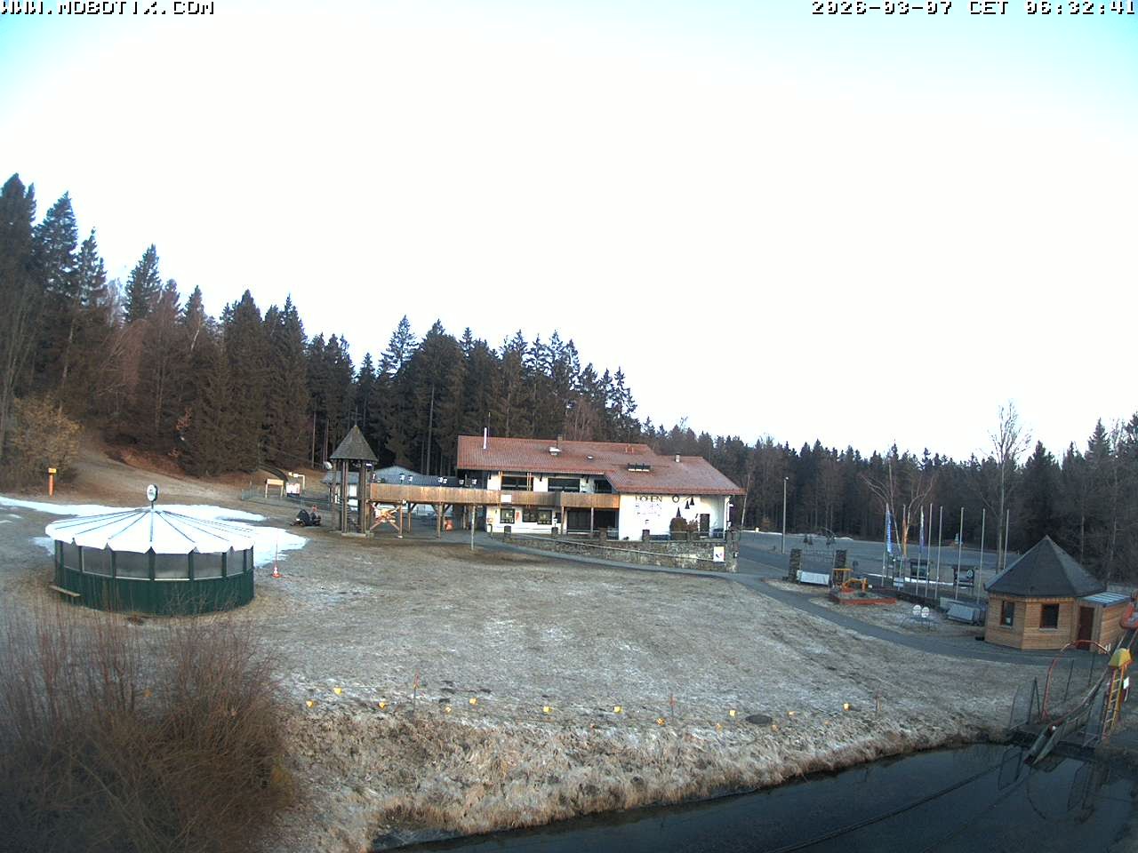 Archiv Foto Webcam Blick zur Talstation am Hohenbogen