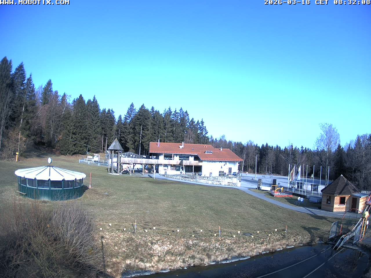 Archiv Foto Webcam Blick zur Talstation am Hohenbogen