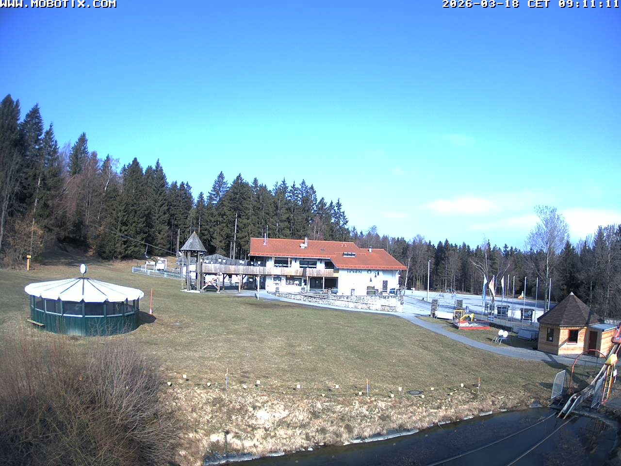 Archiv Foto Webcam Blick zur Talstation am Hohenbogen