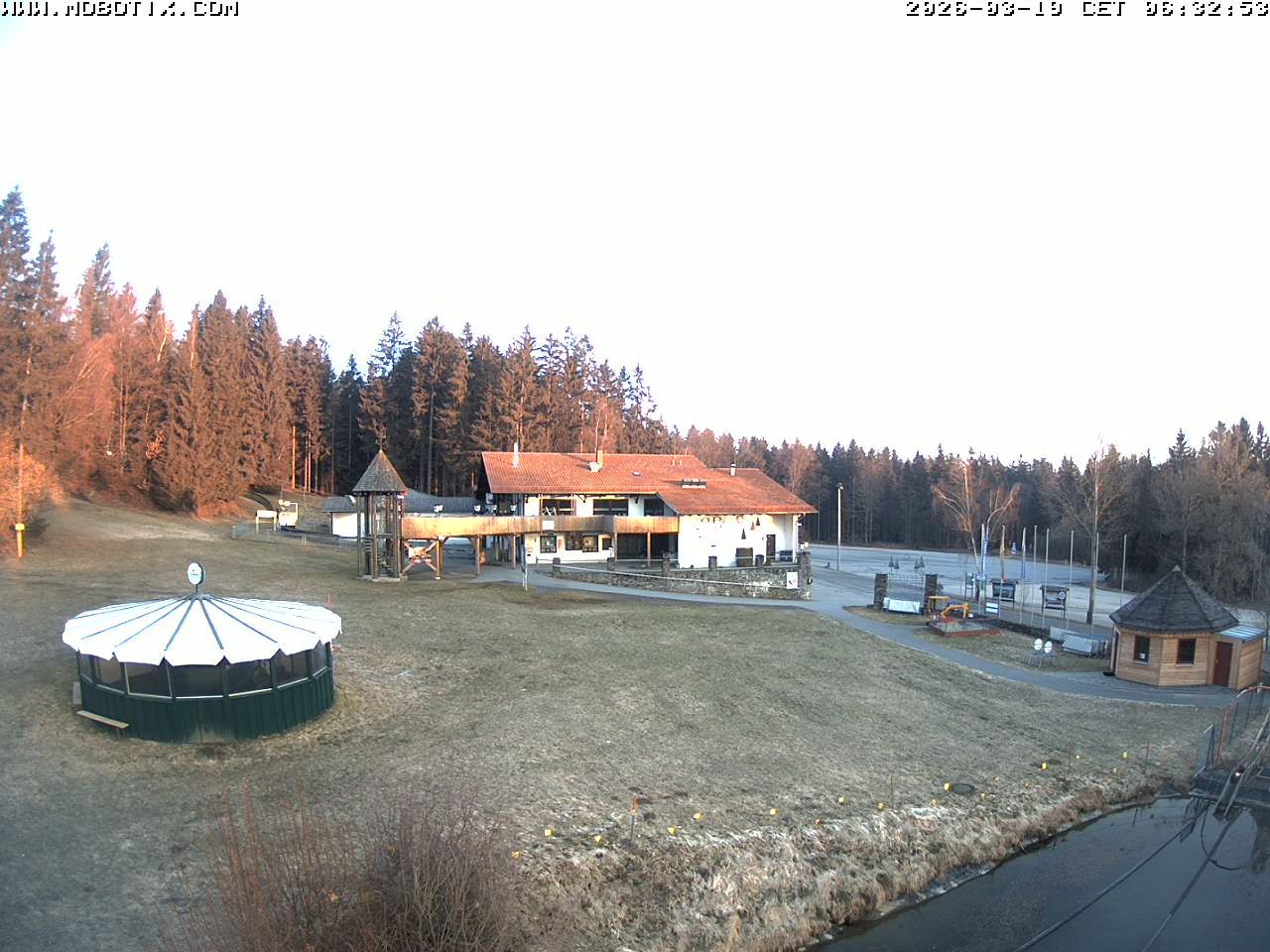 Archiv Foto Webcam Blick zur Talstation am Hohenbogen