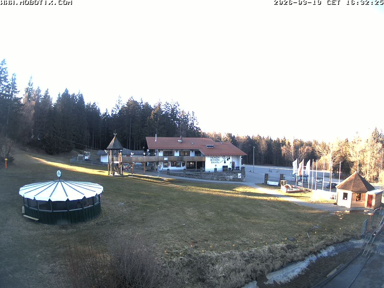 Archiv Foto Webcam Blick zur Talstation am Hohenbogen