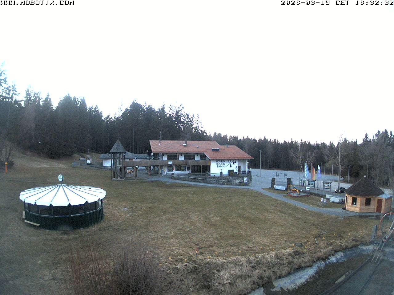 Archiv Foto Webcam Blick zur Talstation am Hohenbogen