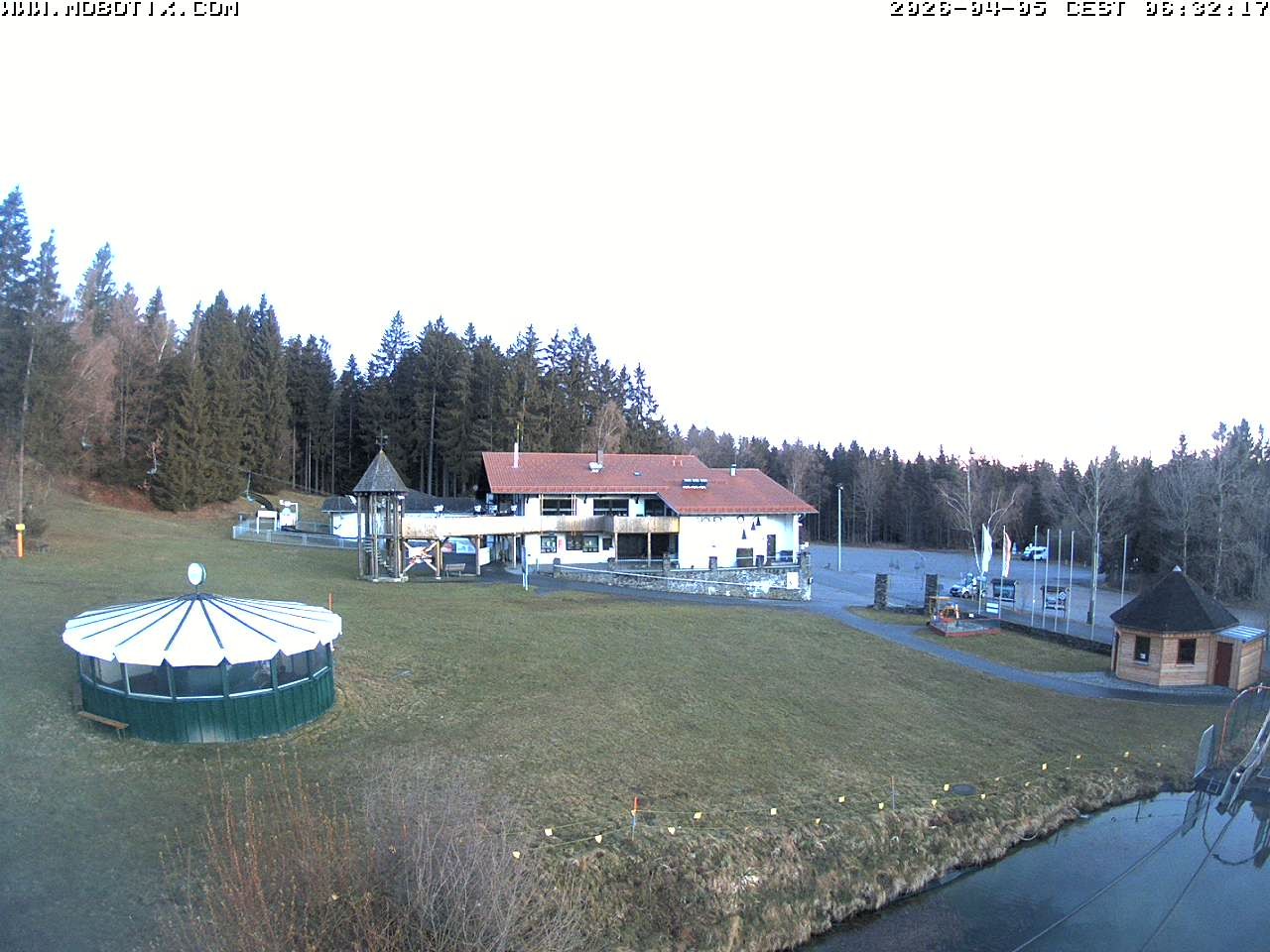 Archiv Foto Webcam Blick zur Talstation am Hohenbogen