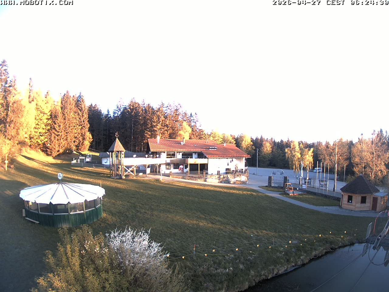 Archiv Foto Webcam Blick zur Talstation am Hohenbogen