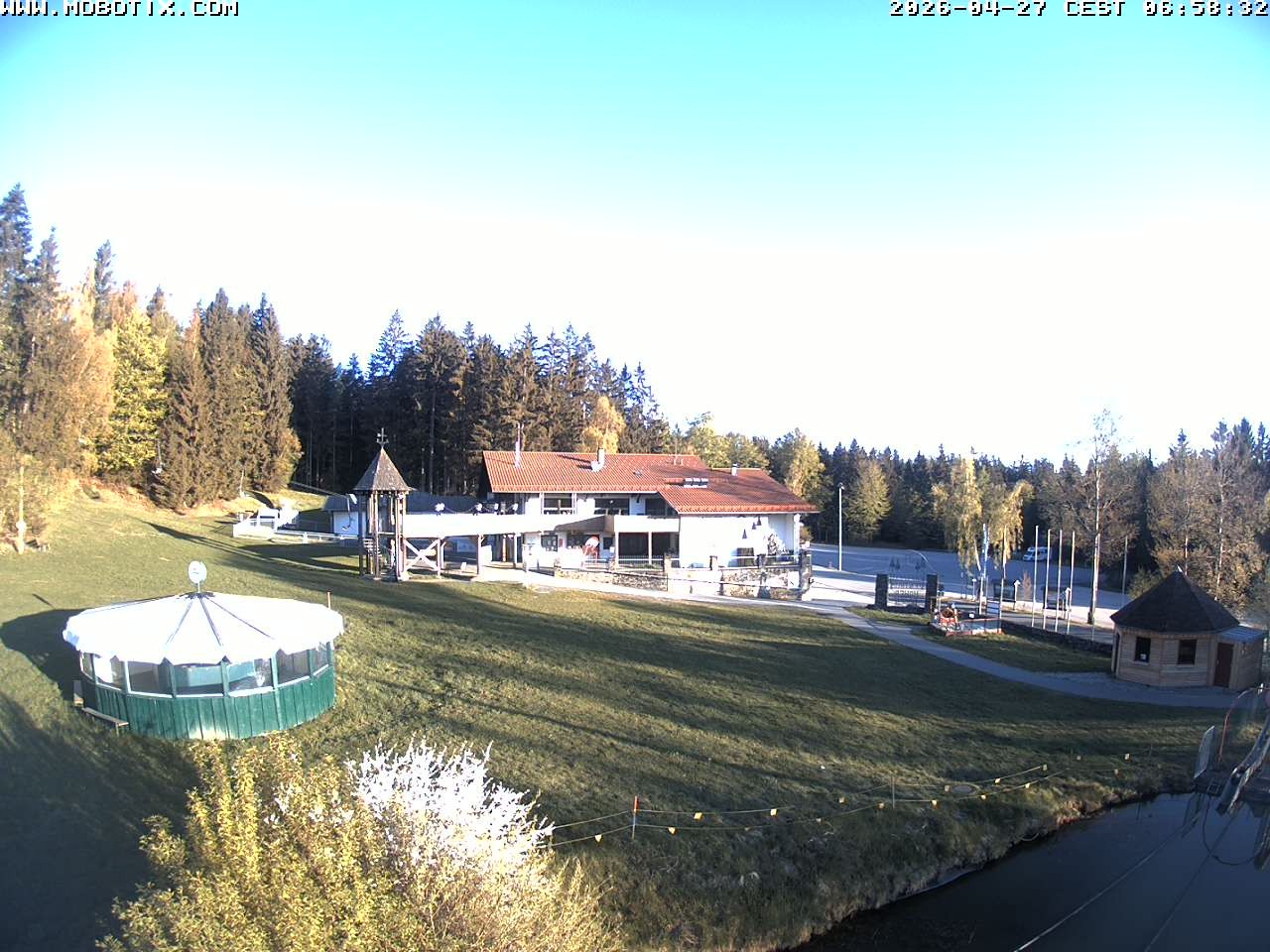 Archiv Foto Webcam Blick zur Talstation am Hohenbogen