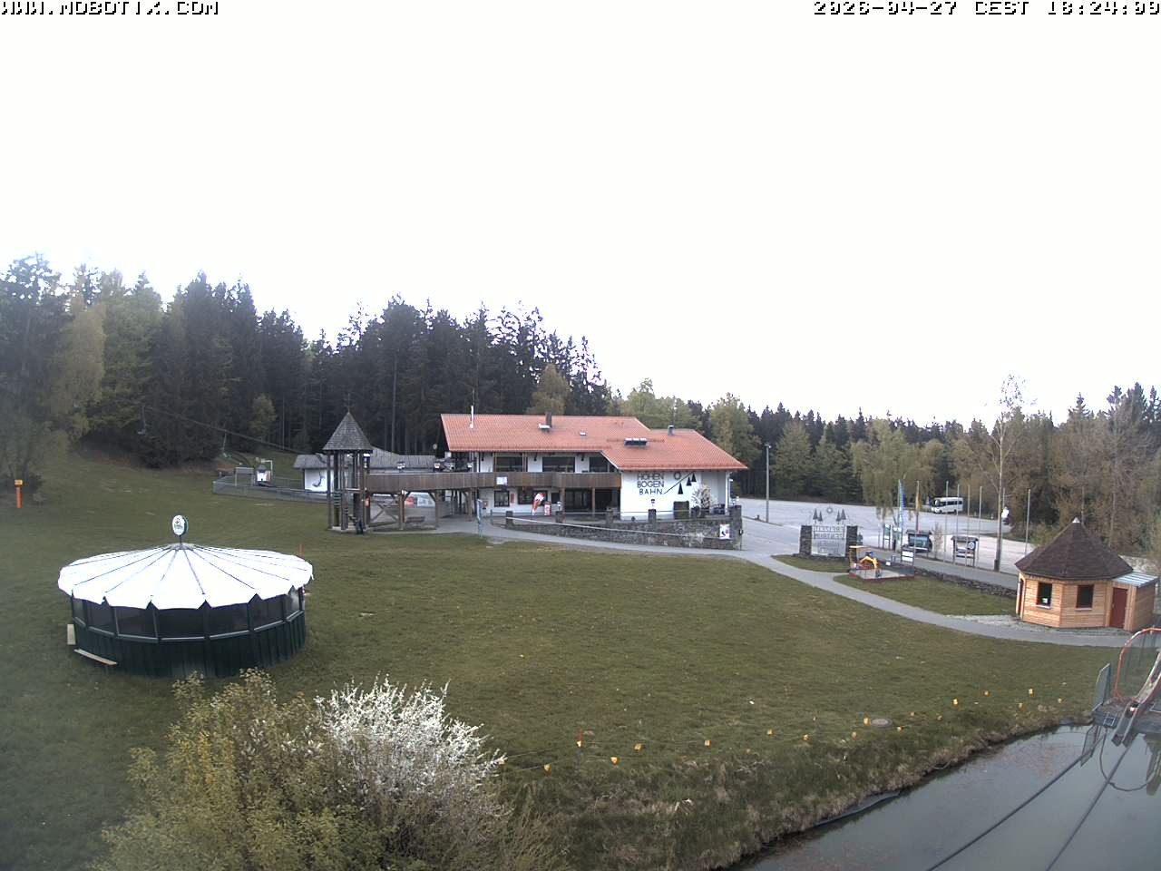 Archiv Foto Webcam Blick zur Talstation am Hohenbogen