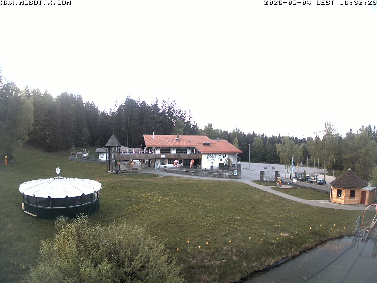 Archiv Foto Webcam Blick zur Talstation am Hohenbogen