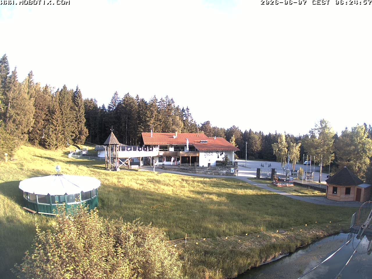 Archiv Foto Webcam Blick zur Talstation am Hohenbogen