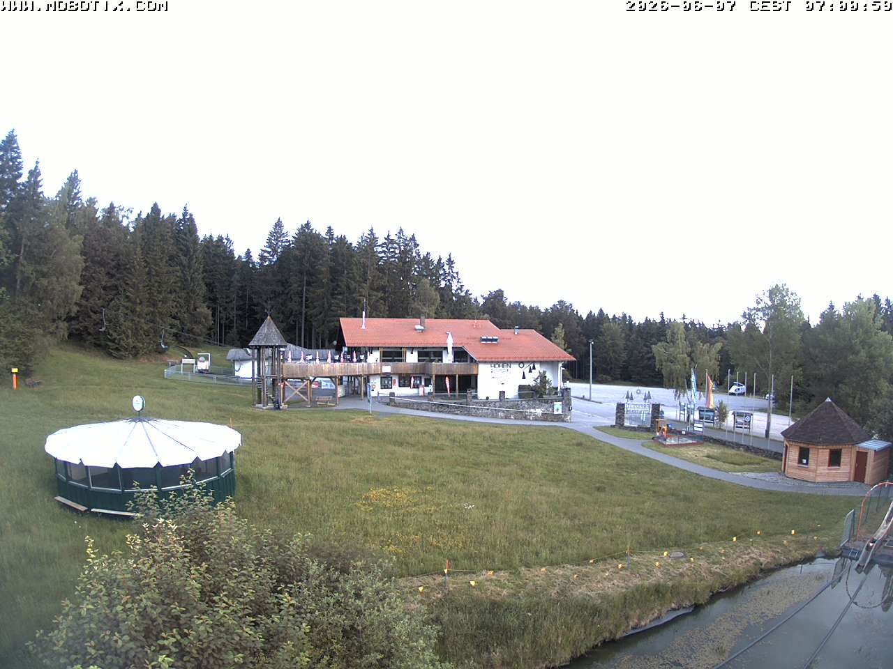 Archiv Foto Webcam Blick zur Talstation am Hohenbogen