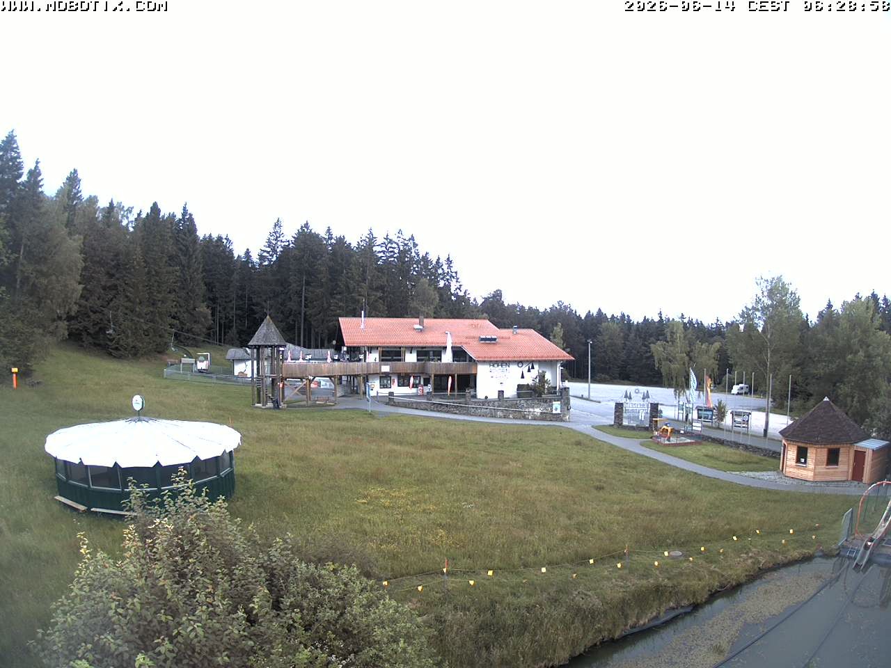 Archiv Foto Webcam Blick zur Talstation am Hohenbogen