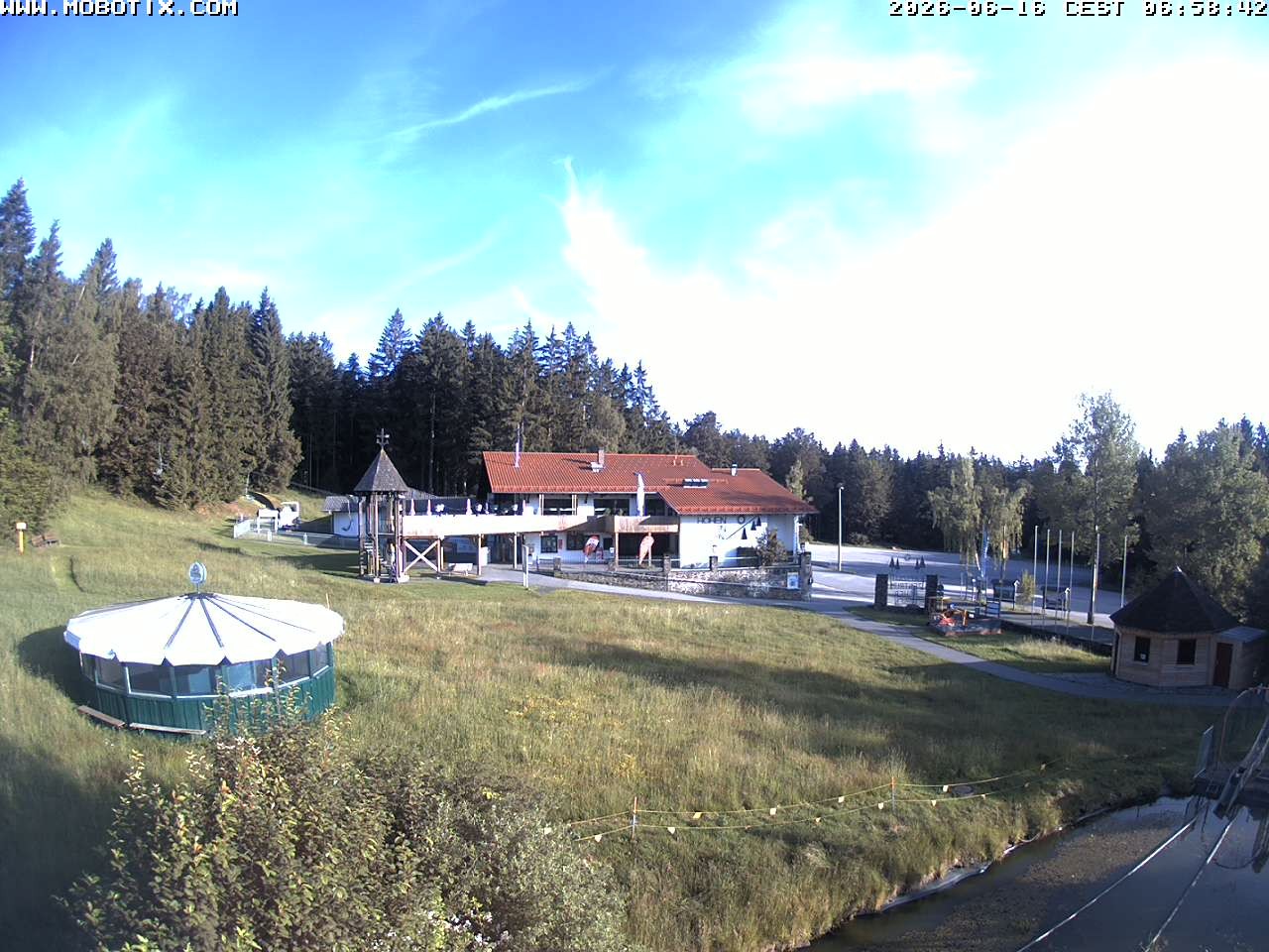 Archiv Foto Webcam Blick zur Talstation am Hohenbogen