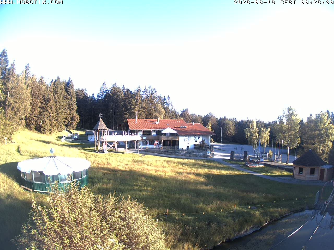 Archiv Foto Webcam Blick zur Talstation am Hohenbogen
