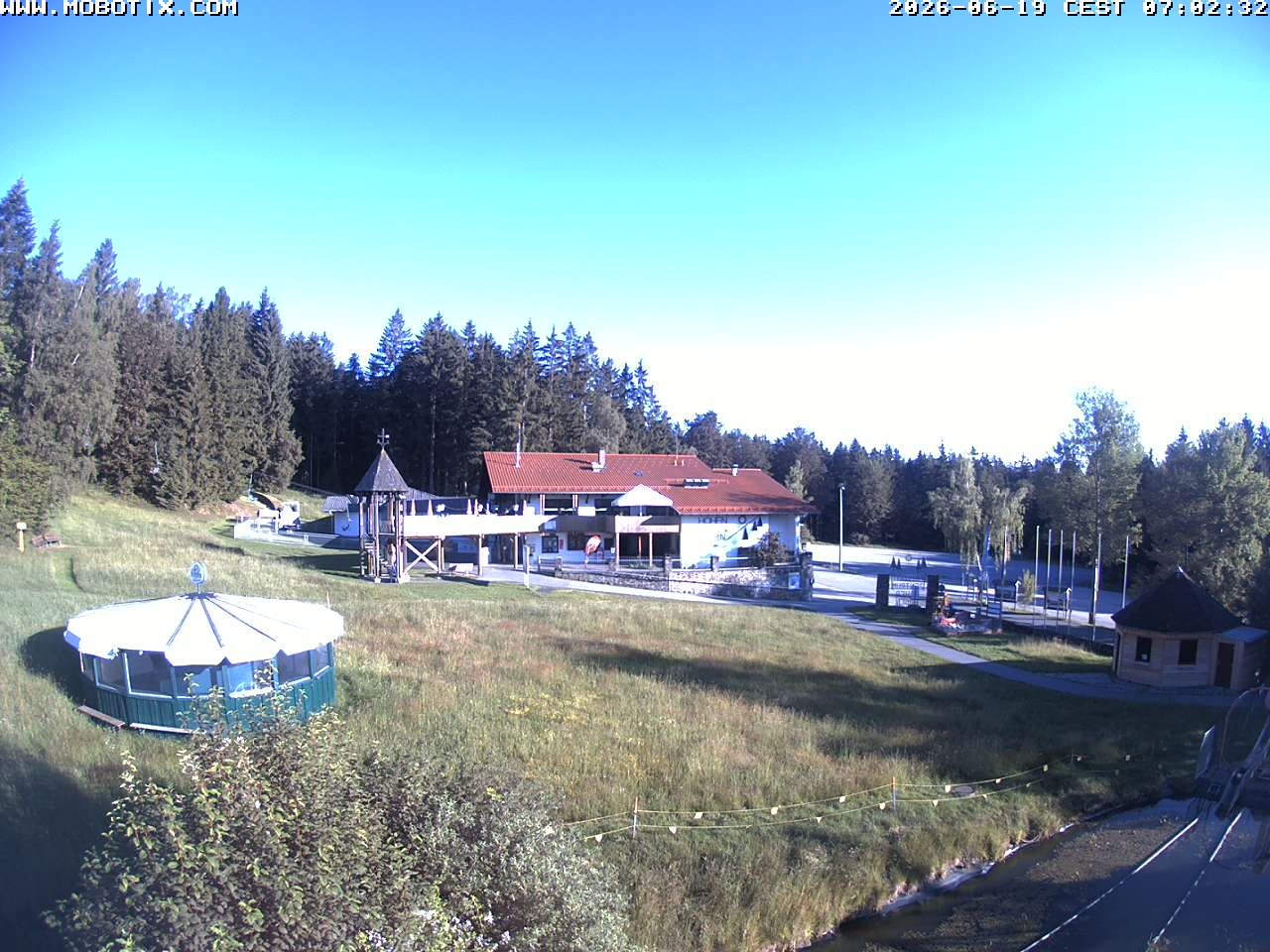 Archiv Foto Webcam Blick zur Talstation am Hohenbogen