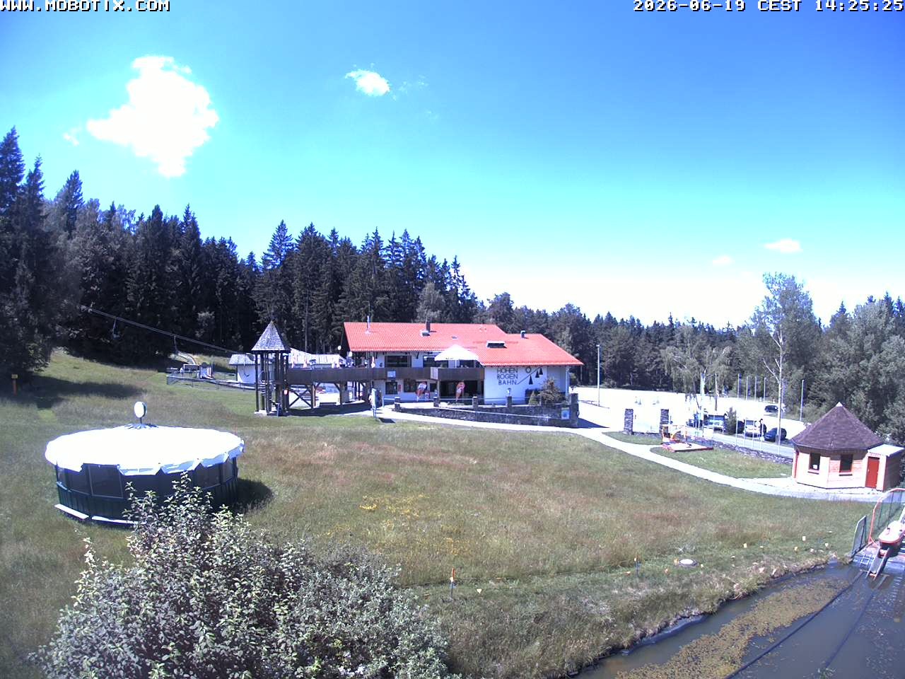 Archiv Foto Webcam Blick zur Talstation am Hohenbogen