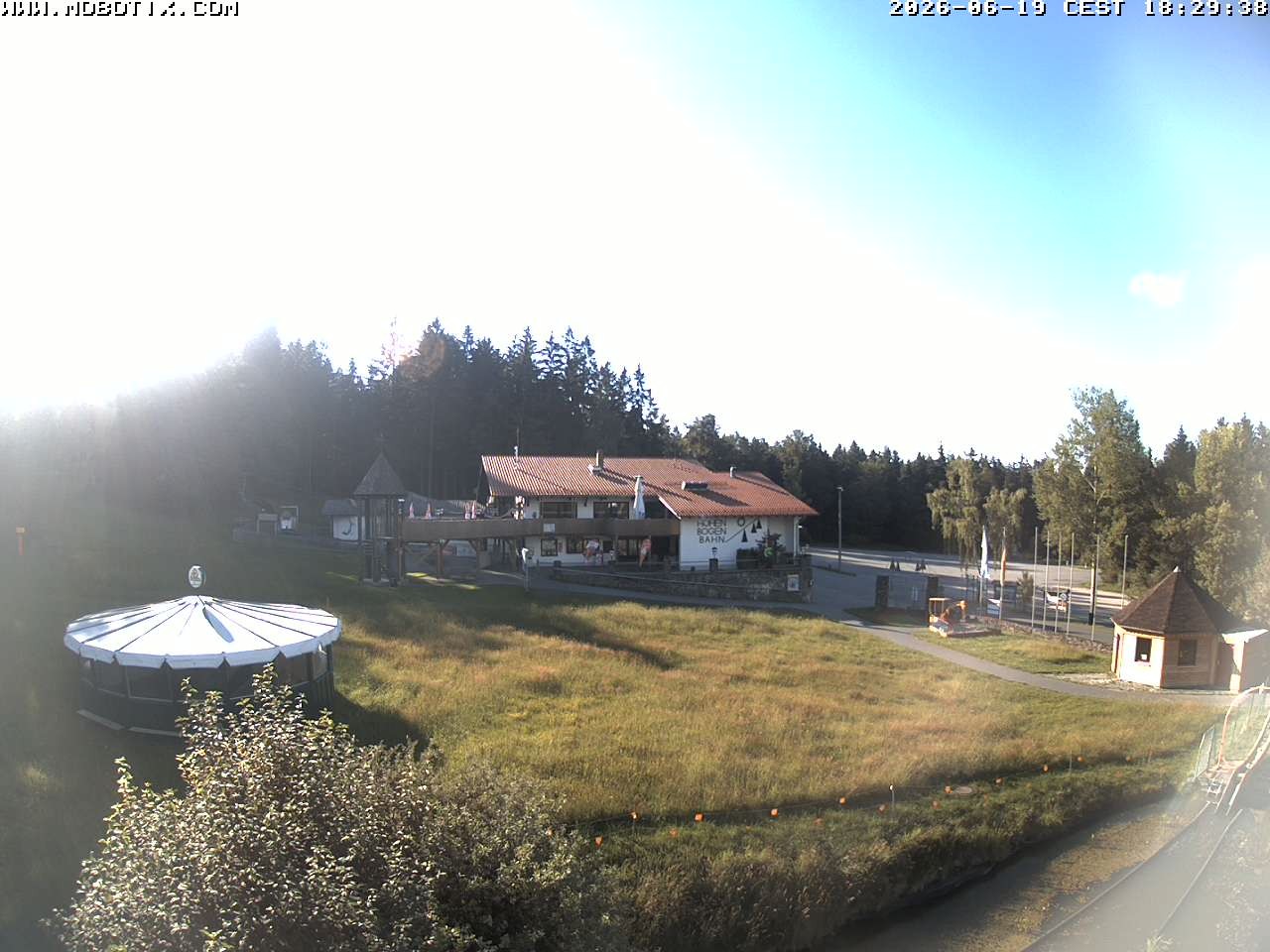 Archiv Foto Webcam Blick zur Talstation am Hohenbogen