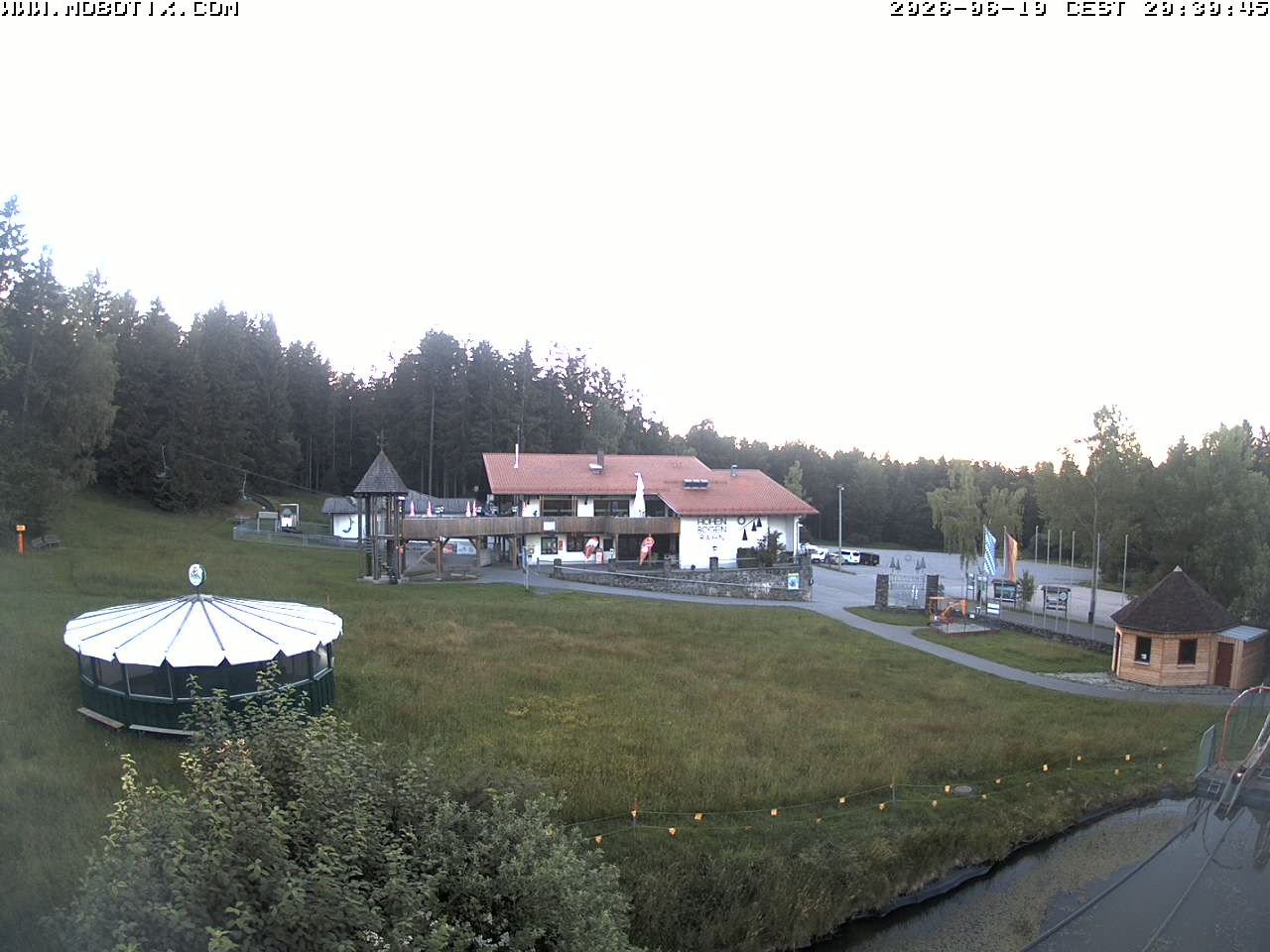 Archiv Foto Webcam Blick zur Talstation am Hohenbogen