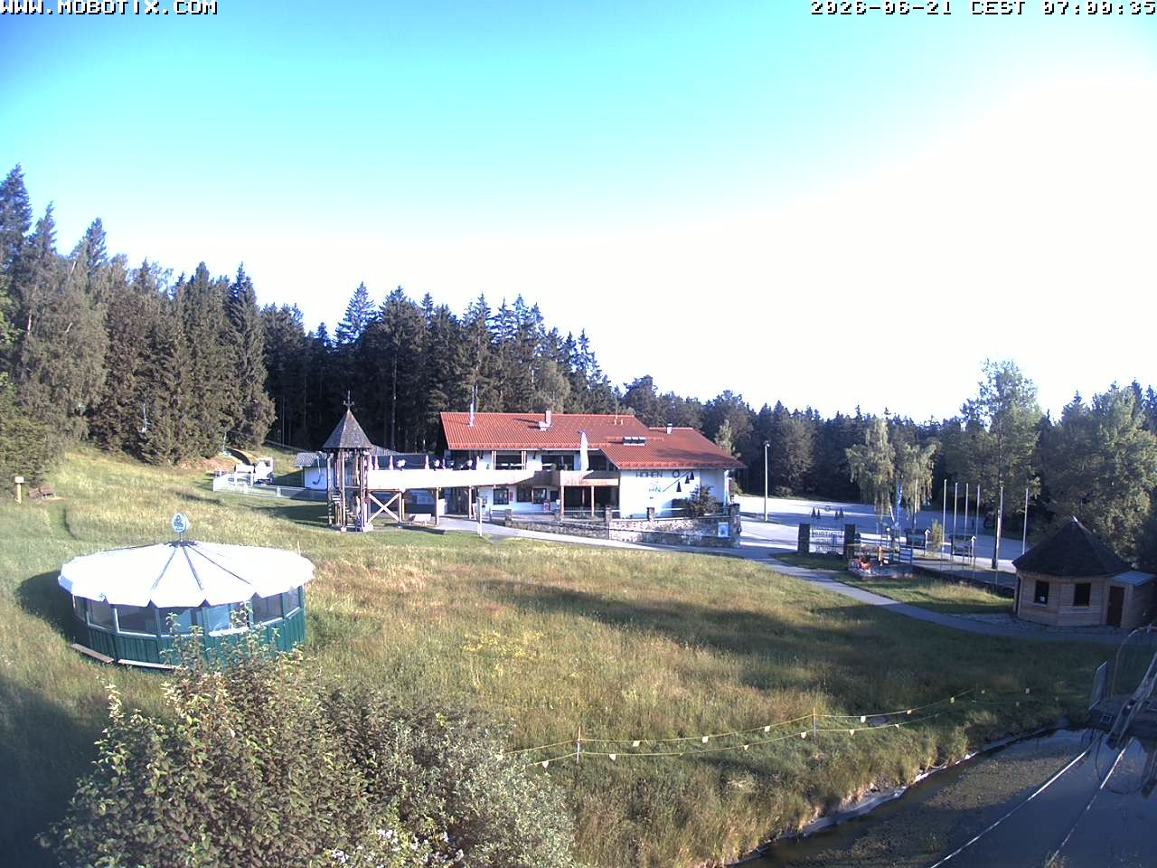 Archiv Foto Webcam Blick zur Talstation am Hohenbogen