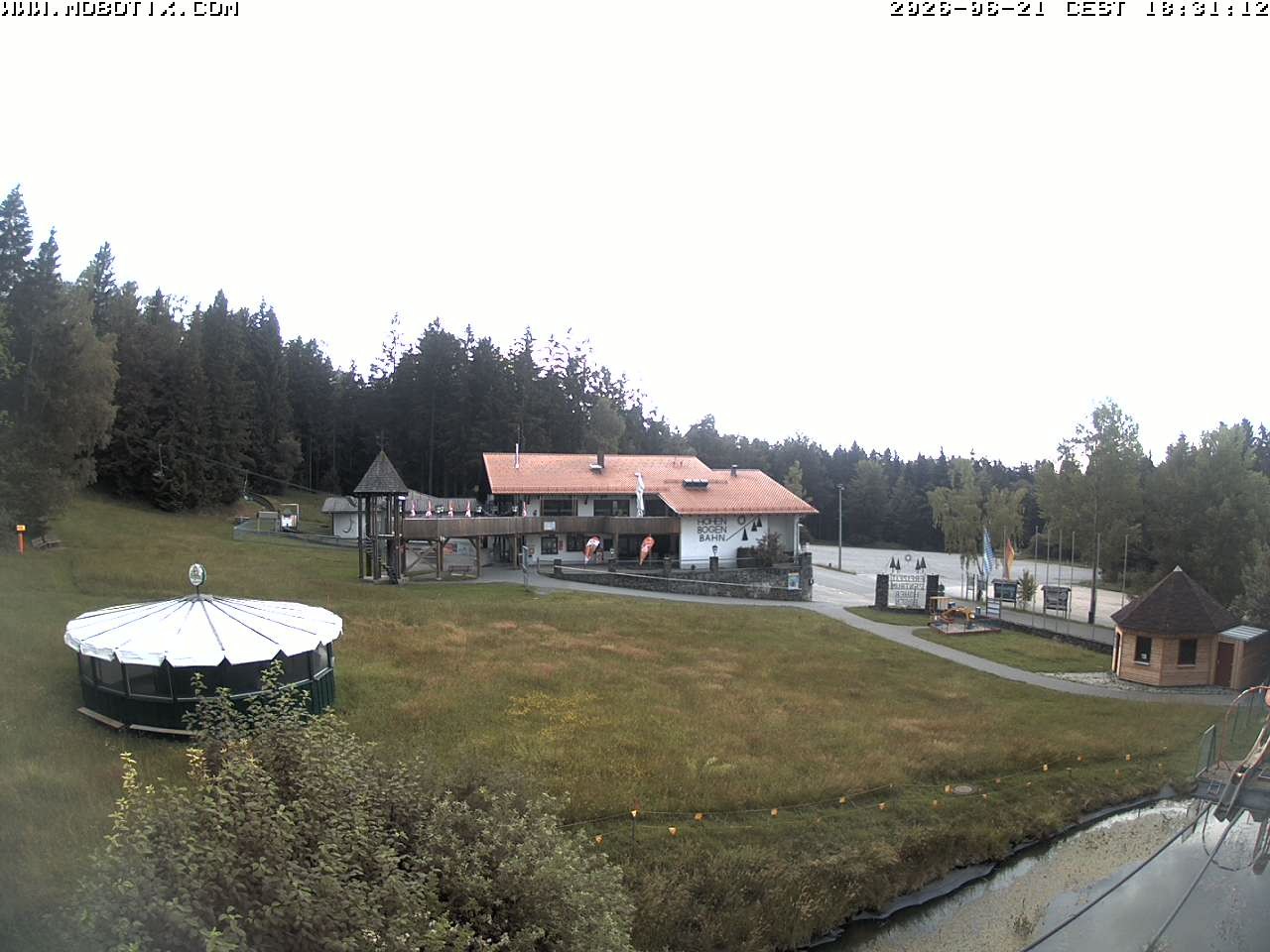Archiv Foto Webcam Blick zur Talstation am Hohenbogen