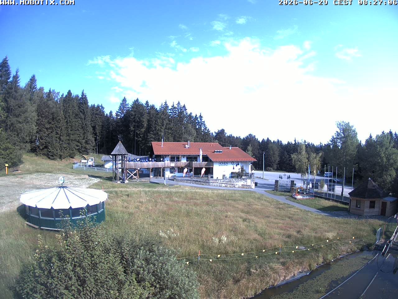 Archiv Foto Webcam Blick zur Talstation am Hohenbogen