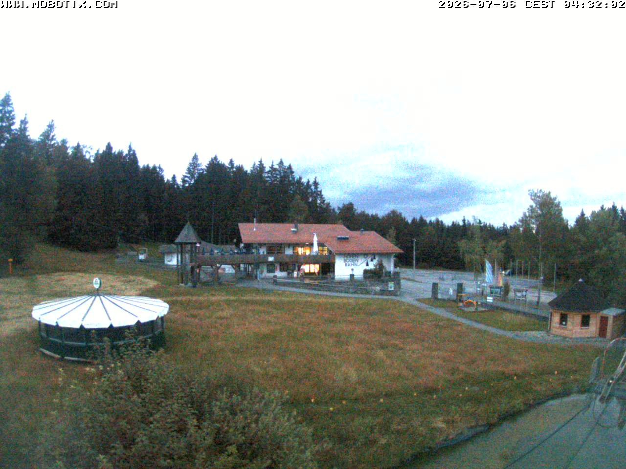 Archiv Foto Webcam Blick zur Talstation am Hohenbogen